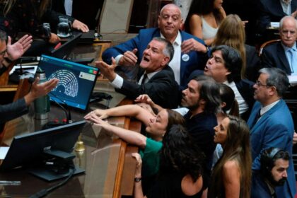 Diputados aprueban reforma laboral de Milei tras intenso debate