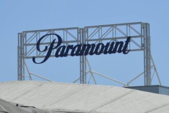 Paramount invertirá 30,000 mdd tras compra de Warner Bros