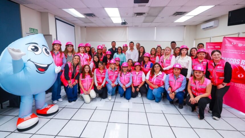 Agua y Drenaje de Monterrey capacita a mujeres en áreas operativas