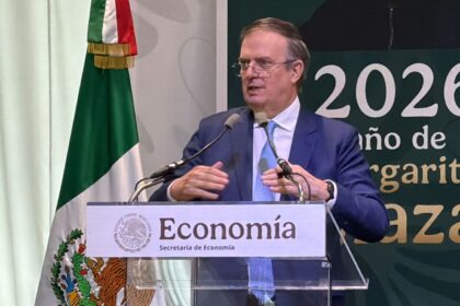 Industria farmacéutica aporta hasta 14% del PIB: Ebrard