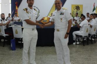 Escuela Naval Militar recibe al Buque Escuela Juan Sebastián de Elcano