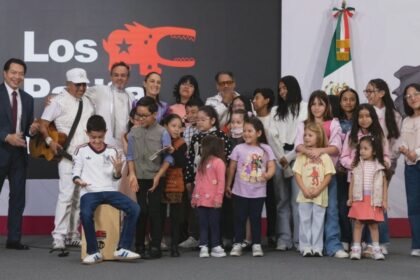 Sheinbaum inicia entrega de Beca Rita Cetina para educación básica
