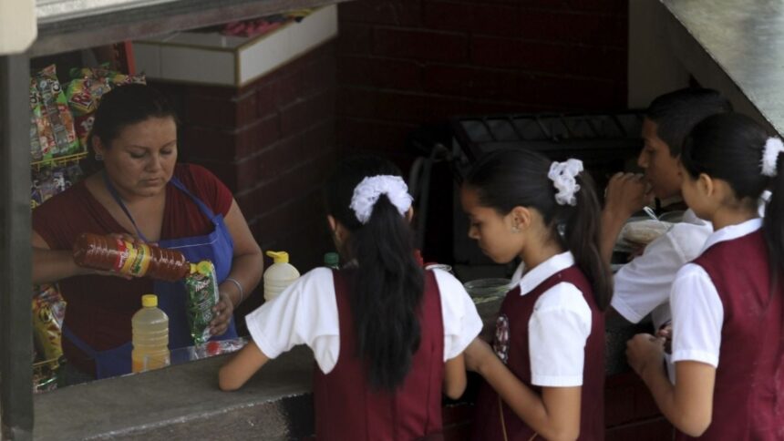México baja al octavo lugar mundial en obesidad infantil