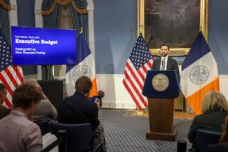 Nueva York logra presupuesto equilibrado tras crisis fiscal