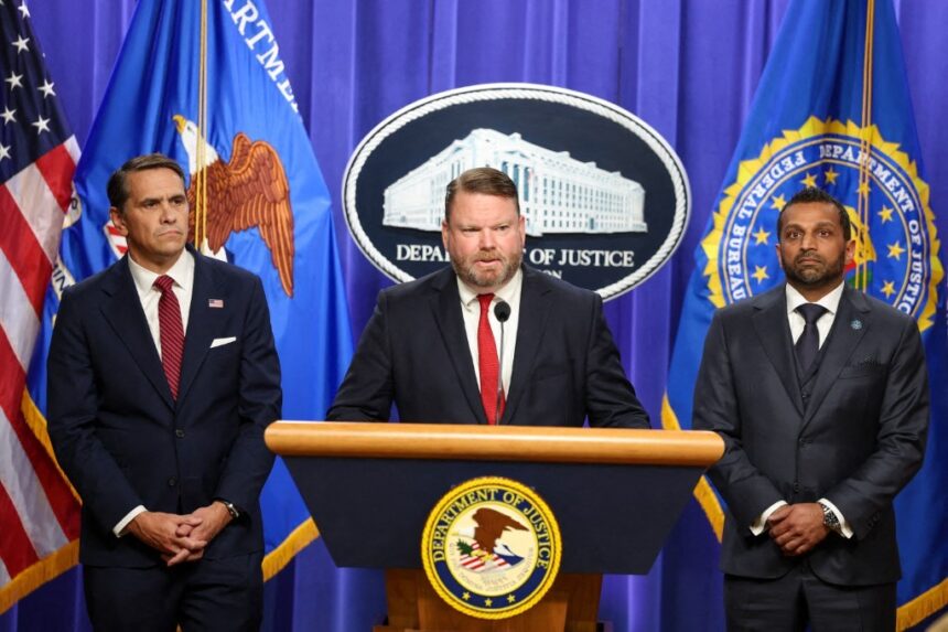 FBI investiga filtración sobre supuestos problemas de su director