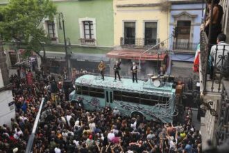 U2 graba video de “Street of Dreams” en el Centro Histórico CDMX