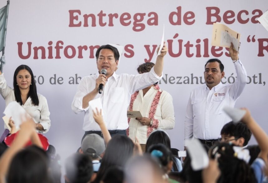 Gobierno inicia entrega de tarjetas de Beca Rita Cetina a escuelas