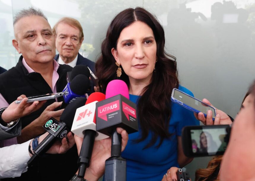Kenia López Rabadán llama a defender pluralidad y democracia