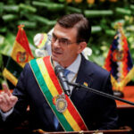 Bolivia reduce 50% salarios del gabinete por crisis y protestas