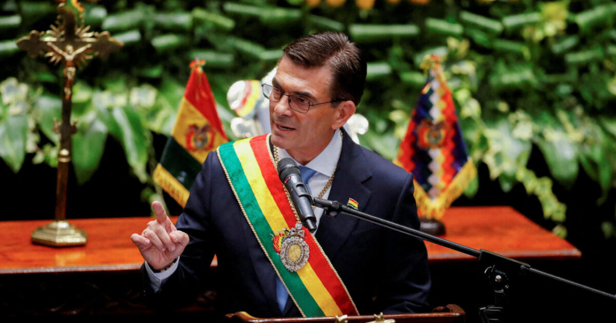 Bolivia reduce 50% salarios del gabinete por crisis y protestas