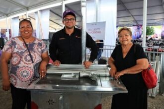 SEDENER entrega estufas eficientes a familias rurales de Tamaulipas
