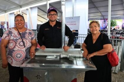 SEDENER entrega estufas eficientes a familias rurales de Tamaulipas