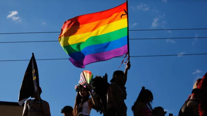 Prejuicios en fiscalías impiden justicia a comunidad LGBT+ en México
