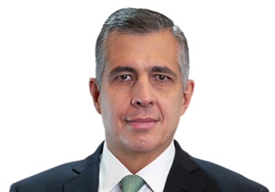 Fed plantea posibles subidas de tasas en 2026 por inflación persistente