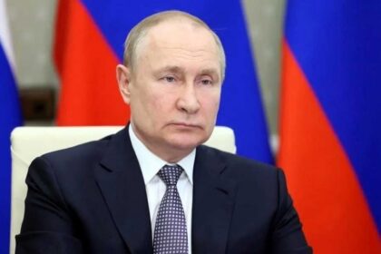Millonarios rusos abandonan Rusia ante presión de Putin