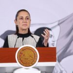 Gobierno de CDMX propone prohibir celulares en escuelas y redes a menores