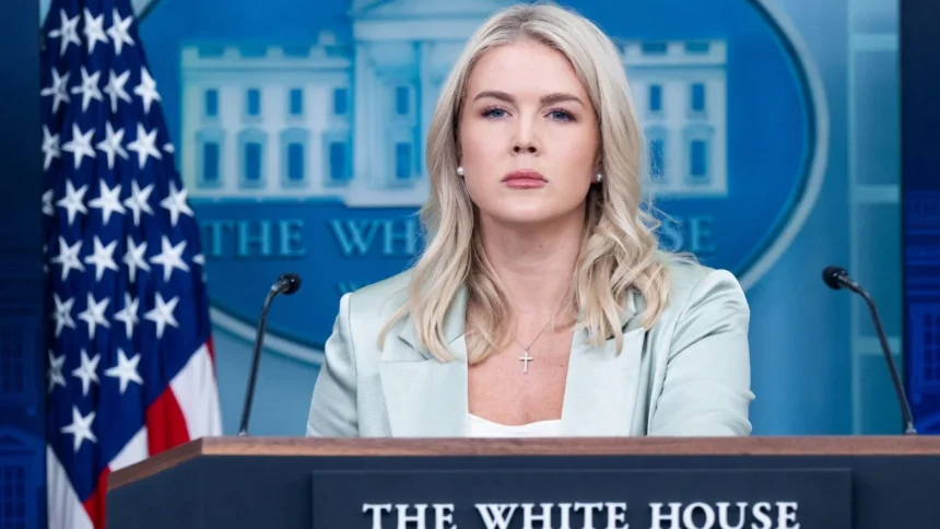 Karoline Leavitt deja la Casa Blanca para centrarse en su familia