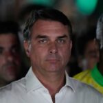 Flávio Bolsonaro salió de Brasil sin registro oficial, según policía