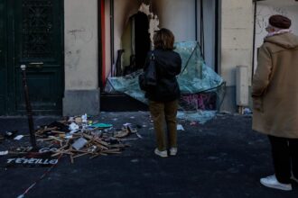 Francia impone toque de queda y pide a Amazon frenar venta ilegal