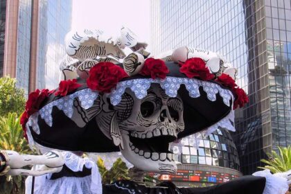 CDMX abrirá licitación para desfile y ofrenda Día de Muertos 2026