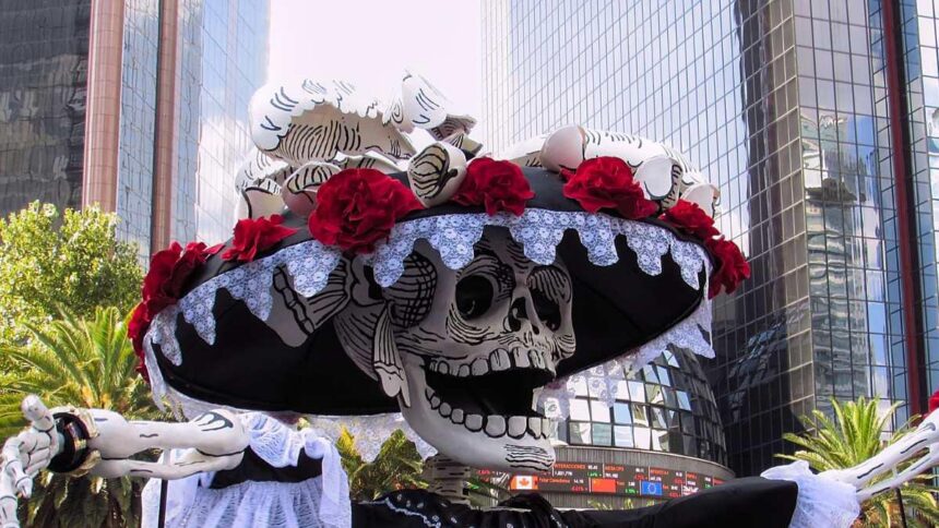 CDMX abrirá licitación para desfile y ofrenda Día de Muertos 2026